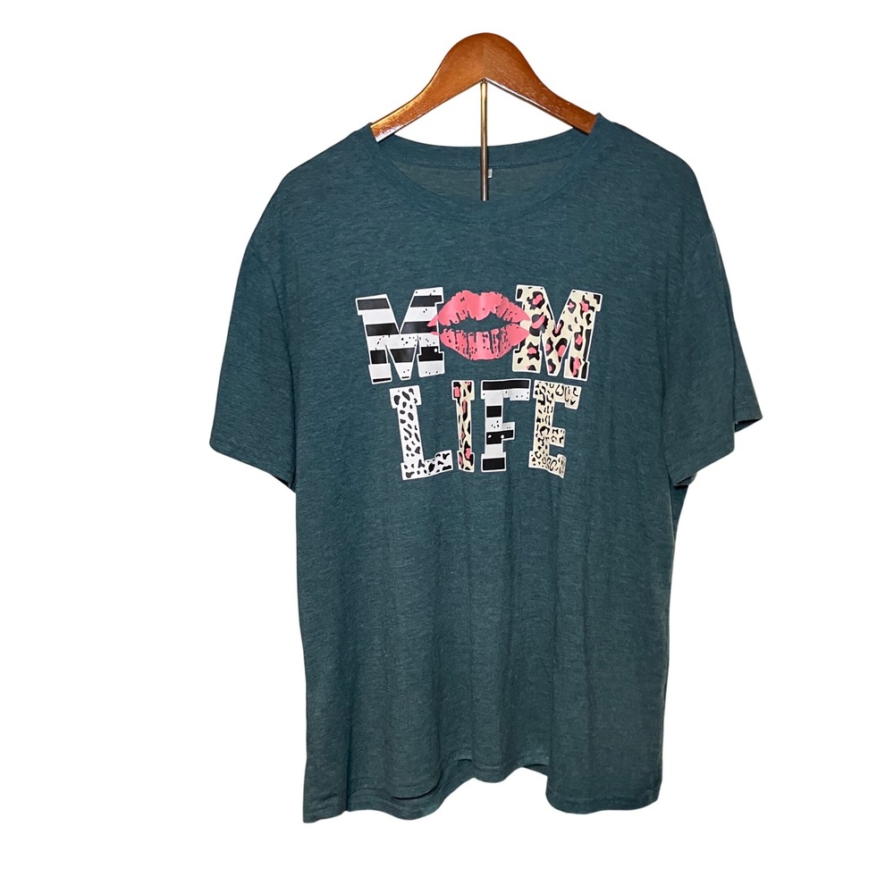 Mom Life Woman's Size 2XL Graphic Tee Green Heather Leopard Print Short Sleeve